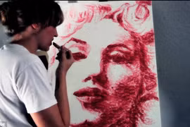 Vẽ tranh bằng môi