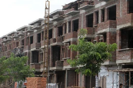 Mua nhà qua sàn: “Thả gà ra đuổi”