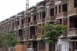 Mua nhà qua sàn: “Thả gà ra đuổi”