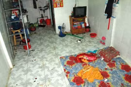 Đang nhậu thấy người qua lại trước phòng trọ nên ngứa mắt... đâm chết