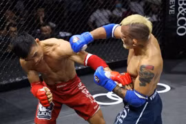 "Quái thú" Brazil sững sờ khi thua võ sĩ Việt Nam trên sàn MMA