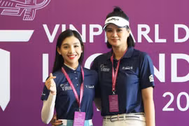 Hoa khôi bóng chuyền Kim Huệ rạng rỡ ở giải golf tâm điểm Nha Trang