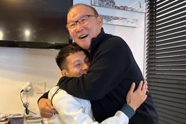 HLV Park phấn khởi gặp lại Hùng Dũng, Văn Toàn ở Hàn Quốc