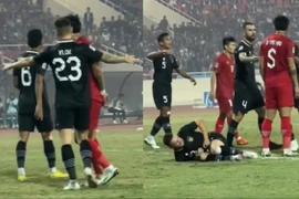 Pha ăn vạ thô thiển khi kèm Đoàn Văn Hậu của tuyển thủ Indonesia