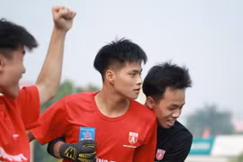 Ai đang dẫn đầu Vua phá lưới bóng đá học sinh THPT Hà Nội 2023?