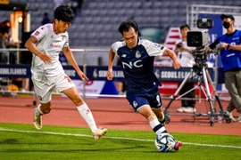 Văn Toàn đá chính, Seoul E-Land thắng trận thứ 3 liên tiếp