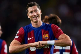 Lewandowski lập kỳ tích, sánh ngang Ronaldo và Messi