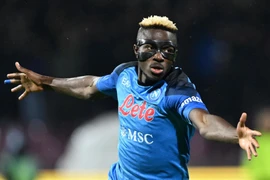 Tiền đạo Napoli từ chối sang Premier League để tới Bayern vì... bạn gái