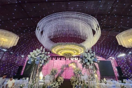 Đoàn Văn Hậu chi tiền tỷ cho hoa cưới