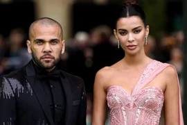 Trong tù, Dani Alves viết tâm thư xin vợ tha thứ