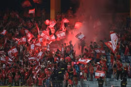 Pháo sáng ở V-League: Nỗi ám ảnh khôn nguôi