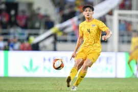 Trung vệ gốc Đan Mạch Jonathan Khemdee bất ngờ từ giã tuyển Thái Lan