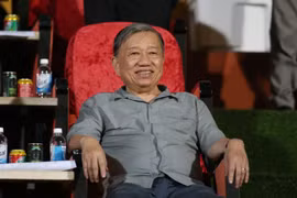 Bộ trưởng Tô Lâm dự khán, cổ vũ CLB Công an Hà Nội gặp SLNA