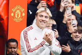 Chi 75 triệu euro, MU chính thức có tiền đạo mới