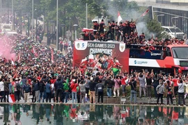 Lên ngôi SEA Games, U22 Indonesia diễu hành như vô địch World Cup
