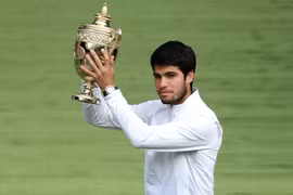 Carlos Alcaraz vô địch Wimbledon, lập kỳ tích sau 38 năm