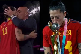 Sếp bóng đá Tây Ban Nha 'khóa môi' nữ tiền đạo trên bục trao giải