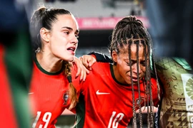 Tuyển nữ Bồ Đào Nha khóc nức nở khi bị loại cùng Việt Nam