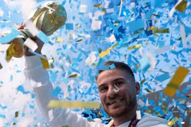 Cầu thủ vô địch World Cup 2022 được chào đón hoành tráng khi trở lại Brighton