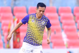 Văn Quyết nhận án phạt kịch khung sau sự cố trọng tài