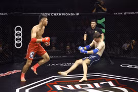 Xem võ sĩ Việt Nam hạ đo ván đối thủ người Anh chỉ sau 18 giây