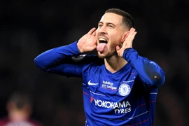 Eden Hazard từ giã sân cỏ ở tuổi 32