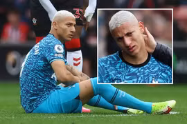 Richarlison rời sân trong nước mắt chỉ sau 4 phút bóng lăn