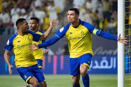 Xem Ronaldo ghi tuyệt phẩm giúp Al Nassr thắng ngược