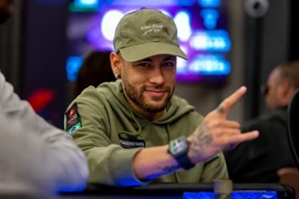 Neymar hồn nhiên đi chơi poker sau thất bại của PSG