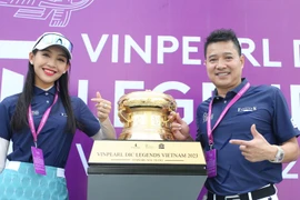 Cận cảnh chiếc Cúp tinh xảo có một không hai của Vinpearl DIC Legends Vietnam 2023