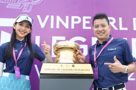 Cận cảnh chiếc Cúp tinh xảo có một không hai của Vinpearl DIC Legends Vietnam 2023