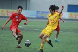 Đương kim vô địch ngược dòng ngoạn mục vào bán kết