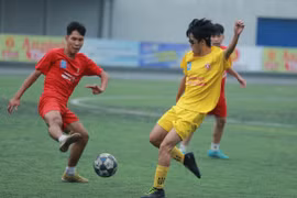 Đương kim vô địch ngược dòng ngoạn mục vào bán kết