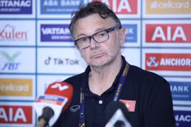 HLV Troussier buồn bã nói về trận thua của U22 Việt Nam