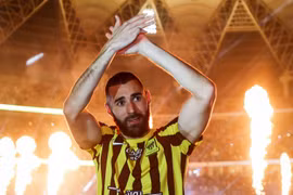 Benzema ra mắt Al Ittihad hoành tráng hơn cả Ronaldo