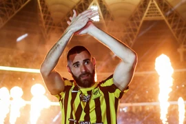 Benzema ra mắt Al Ittihad hoành tráng hơn cả Ronaldo