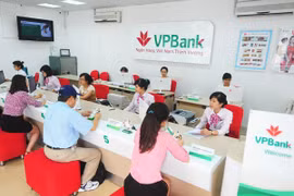 Gửi tiết kiệm – trúng mũ bảo hiểm gắn vàng SJC