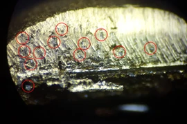 Vàng giả "qua mặt" máy soi được làm ra như thế nào?