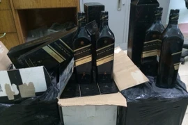 Rượu ngoại nhập lậu lại “lén lút” tuồn về Hà Nội