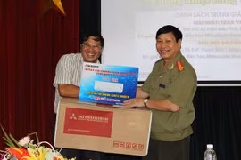 Báo ANTĐ trao giải cuộc thi “Cuồng nhiệt cùng World cup 2014”