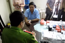 Phát hiện gần 300 chiếc ĐTDĐ có dấu hiệu giả mạo iPhone 4S