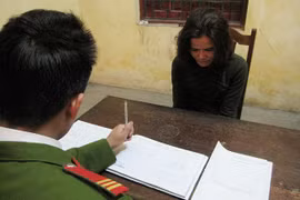 Em dâu bày mưu trộm két của chị chồng