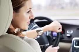 Đi ô tô vẫn cần bôi kem chống nắng