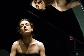 Nghệ sỹ "quyến rũ trong từng bản nhạc" đến Hà Nội