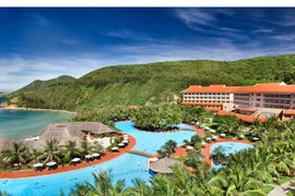 Vừa vào hè, giá phòng khách sạn đã tăng cao