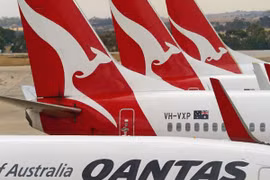 Hoãn bay vì tên wifi gây sốc