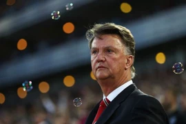 Van Gaal khiến M.U thiệt đơn, thiệt kép
