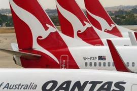 Hoãn bay vì tên wifi gây sốc