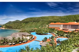 Vừa vào hè, giá phòng khách sạn đã tăng cao