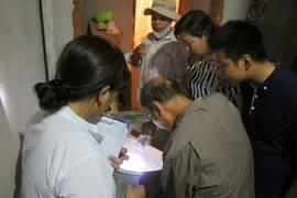 Nhắn tin tới từng cán bộ, phụ huynh học sinh khuyến cáo phòng sốt xuất huyết